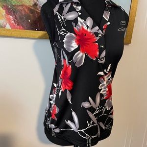 Tank Top / EUC No Tags Floral Sleeveless Top